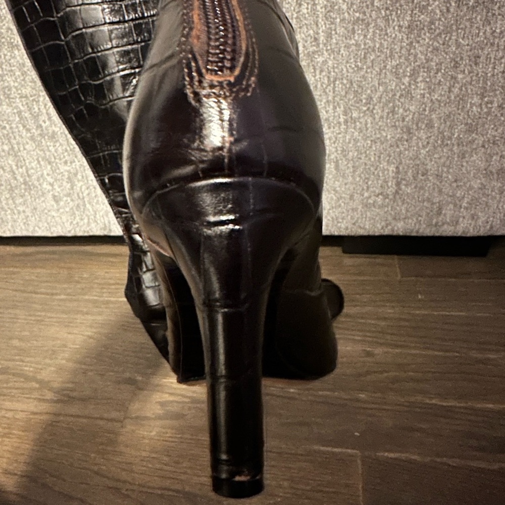 $1250 Dries Van Noten Brown Leather Croc Embossed Knee High Boots - Picture 8 of 9